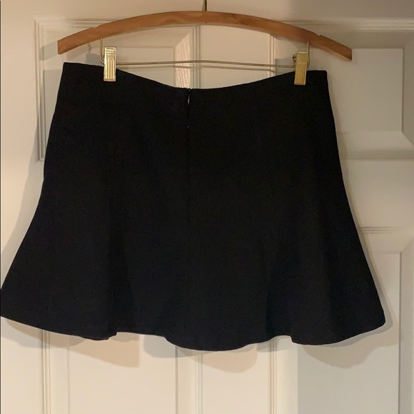 Black skirt - Picture 2 of 2